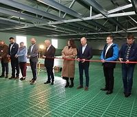 Nowa chlewnia z żywieniem na mokro i otwieranymi jarzmami porodowymi